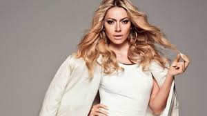 Hadise Dunya Yildizlarina Komsu Oluyor 2020 Kulis Madonna George Clooney
