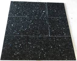 Der preis für die materialien schwankt dabei auch sehr stark und sollte dementsprechend nicht außer acht gelassen werden. Emerald Pearl Granit Fliesen Zum Preis Ab 38 90 M Kaufen Ninos Natursteinfliesen Granitfliesen Bodenfliesen