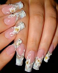 Para aquellas que desean lucir sus uñas esculpidas con diseños sencillos muy naturales, la francesa es ideal. Unas Esculpidas Decoradas