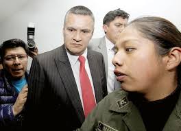 Abogado León sigue aprehendido y remiten su caso a juez de Oruro