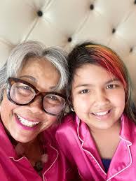 Lea Mandel's Instagram, Twitter & Facebook