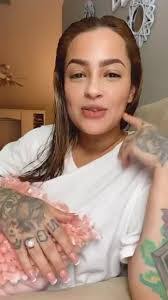 Rachelle Wolfe's Instagram, Twitter & Facebook