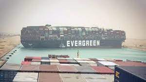 The suez canal authority has held the ever given and its crew in a lake between two stretches of the waterway since it was dislodged on 29 march Nach Suezkanal Blockade Behorde Belastet Kapitan Der Ever Given Tagesschau De