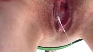 放学后学生狠狠操老师，教室性爱，近距离内射