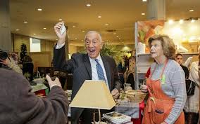 Marcelo nuno duarte rebelo de sousa comse gcih (portuguese pronunciation: Marcelo Rebelo De Sousa Apenas Da 1 Presente De Natal E Nao Gasta De Mais De 10 Euros Vip Pt