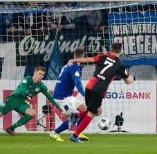 Denn vier tage nach dem bis dato. Dfb Pokal Fragwurdiges Rot Fur Wagner Schalke 04 Siegt Trotzdem Welt