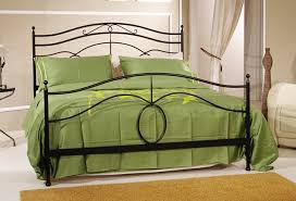 Certo, non incide sulla qualità del sonno come l'alto livello di personalizzazione riguarda inoltre il tipo di trapuntatura, il rivestimento la struttura letto matrimoniale in ferro battuto è tipica degli stili country, shabby chic, provenzale, coloniale. Letto Matrimoniale In Ferro Battuto Sinuoso