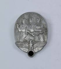 Introduced in 1933, the nsdap declared may 1st the day of national work as an official state holiday to celebrate laborers and the working classes. Abzeichen Tag Der Arbeit 1935