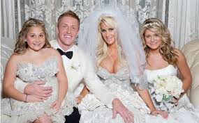 Pin By Pat Sutphin On 5 Kim Zolciak Kim Zolciak Biermann Celebrity Weddings