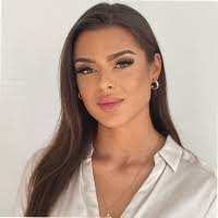 Karina Weiss's Instagram, Twitter & Facebook