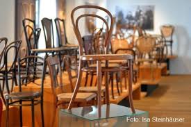 Mit ihm begann die geschichte des modernen möbels. Stuhl Nr 14 In Einem Der Drei Ausstellungsraumen Zu Michael Thonet Und Seinen Bugholzmobel Image De Museum Boppard Tripadvisor