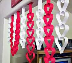 How To Make Easy Paper Heart Chains For Valentine S Day Diy Valentines Decorations Diy Valentine S Day Decorations Valentine S Day Diy
