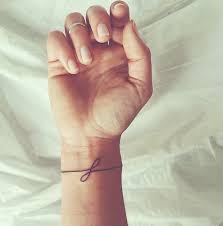 .üst kol ve omuz bölgelerine yaptırdıkları dövmeler yavaş yavaş aşağı, bileklere doğru indi. Lorena Mendoza Adli Kullanicinin Inked Panosundaki Pin Dovme Dovme Modelleri Tattoo