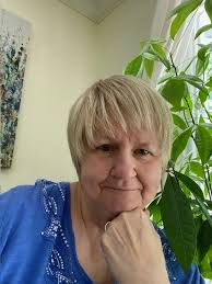 Is the beach closest to the Coral rough and suitable for snorkeling?