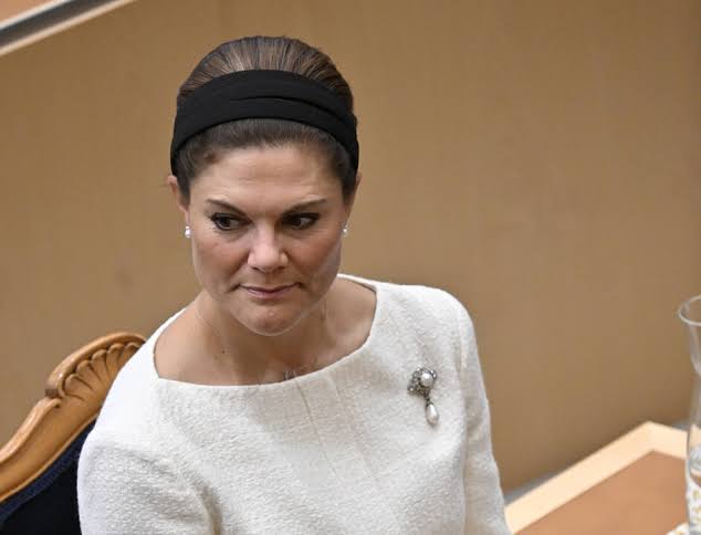 Schüsse am Königsschloss – Prinzessin Victoria entgeht dem Drama nur knapp  - BUNTE