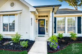 It has a rubbed bronze finish that aids in its rustic appearance. Project Modern Farmhouse Exterior Paint Jackie James