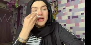 خريجة الأدب الفرنسي من كلية الآداب في جامعة دمشق. Ygqhgspr6krnzm