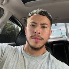 Larissa Ruiz (@glowithrissa)