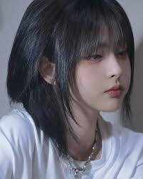 Iris Moncada's Instagram, Twitter & Facebook