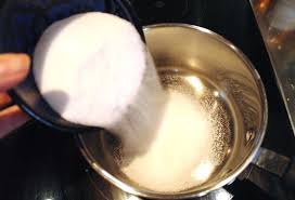 Le Caramel Au Beurre Sale Super Bon La Boite De Chocolats In 2020 Caramel Glass Of Milk Ice Cream