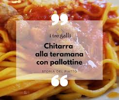 Once it heats up, add a bottle of sauce (passata) and mix using a wooden spoon. I Tre Galli Vineria Cucina Fotos Facebook