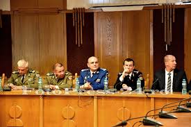 Cele mai gustate momente au fost cele în care polițiștii au prezentat armele din dotare și cânii dresați folosiți în misiunile speciale. Ziua PoliÈ›iei Romane CelebratÄƒ La PiteÈ™ti Foto Press 24