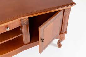 So manche modelle können nämlich ganz schön wuchtig wirken, und sind daher für. Italienischer Fernsehschrank In Kirsche Oder Nussbaum
