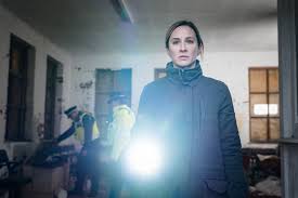 Als detective sergeant lisa armstrong (morven christie) einer vermisstenermittlung . The Bay Star Teases A Lot Of Shocks In Season 2