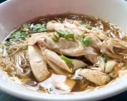 Recette De Soupe Legere De Nouilles Au Poulet Et Au Celeri Recette Nouilles Au Poulet Recette Soupe Nouilles