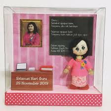 Check spelling or type a new query. Hadiah Kado Terbaik Untuk Guru Dosen Boneka Miniature Free Box Mika Laki Laki Shopee Indonesia