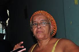 Persisten bajones de luz y piden retirar árbol caído