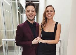 He rose to fame in 2012 after winning the ninth season of deutschland sucht den. Esc 2019 Luca Hanni Zeigt Seine Neue Freundin Michele Affolter Starzip