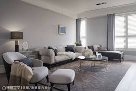 為退休回台的屋主規劃好住 耐看 具質感的未來居所 瀚觀室內裝修設計總監張馨以擅長的582設計手法 加上觀察到屋主勇於開創的性格 揉入對生活的體會與運用 為屋主夫妻創造更加充實 舒心的退休宅邸 interior design home decor sectional couch