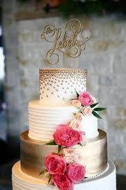 Classic Gold Wedding Cake Idea With Pink Flower And Gold Cake Topper Hyde Park Photography Golden Wedding Cake Wedding Cake Ombre Wedding Cake Roses
