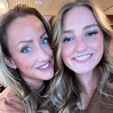 Where is the woman (or women) that told me to buy this stuff!!?? 😤🤬  report to this post right now! 😤😤😤 Giiiirrrrllllll I owe you a hug!  Let's be friends! This stuff