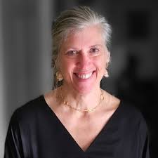 Leslie Gregory's Instagram, Twitter & Facebook