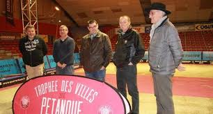 Le trophée des villes organisé depuis 2001 par la société quaterback se déroulera les 10, 11, 12 et 13 novembre 2016 à valence d'agen (halle jean baylet et boulodrome communautaire des 2 rives). Valence D Agen Capitale De La Petanque 16e Edition Du Trophee Des Villes Gros Plan Dans Le Rond Association Educnaute Infos