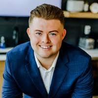 Nicole Degroff's Instagram, Twitter & Facebook