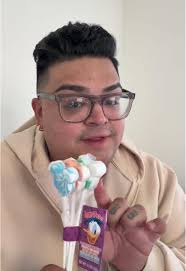 I’ve been dreaming of these lollipops for ages 😭 #90sthrowback  #vintagedisney #disneyfood #disneysnacks #disneyland #distok #disneyadult  #foodie #foodtok