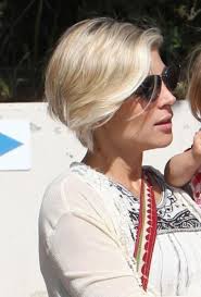 Pin By Sarah A On Coiffures Short Hair Styles Growing Short Hair Hair Styles 2016