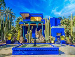 Le livre numérique (en anglais : Adopter Le Bleu Majorelle Chez Soi Conseils Et Astuces Deco Idees