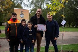 Empresas de Cuenca plantan árboles en el Festival de Otoño