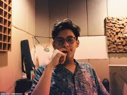 Arti lirik bitterlove dan terjemahan lengkap dengan makna lirik lagu bitterlove yang dinyanyikan oleh ardhito pramono dalam album a letter to my 17 years old pada lagu bitterlove ini, ardhito pramono ingin menceritakan bahwa pada hubungan yang kita jalani pasti akan ada saat dimana kita bosan dan. Wow Lagu Ardhito Pramono Mengalun Di Siaran Berita Korea