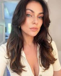 Serinda Swan, napakaganda ng iyong mga mata, pagpalain ka sana ng Diyos.  Ikaw ay isang magandang babae, sa iyong iba't ibang istilo ng buhok ay  nakakaakit ka. Post ng pagpapahalaga. : r/Smallville