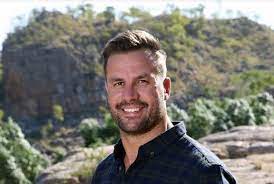 A race around the world open to australian citizens, with a grand prize of a$250 thousand (approximately us$229 thousand). The Amazing Race Australia Promo Tv Tonight