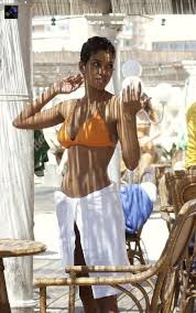 Audiences there resented the film's portrayal an infinitely more interesting bond girl. Halle Berry Die Another Day 2002 Halle Berry Hot Halle Berry Style Bond Girls