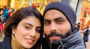 Giles shared a photograph of gutierrez wearing his starbucks apron and a face mask with the caption: Stopped For Not Wearing Mask Ravindra Jadeja S Wife In Spat With Woman Cop India News The Indian Express