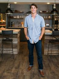 A Fixer Upper For A Most Eligible Bachelor Hgtv S Fixer Upper With Chip And Joanna Gaines Hgtv In 2020 Fixer Upper Fixer Upper Designs Chip And Jo
