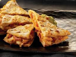 This recipe for buffalo chicken quesadillas is quick, easy and delicious! Unos Style Spicy Buffalo Chicken Flatbread Quesadillas Two Pieces Of Non Pocket Pita Bread Brushed With Olive Oil F Quick Recipes Snacks Flatout Recipes Food