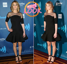 Erkenne dich nicht wieder, schreibt. Jennifer Lawrence Kurze Haare Kurzes Kleid
